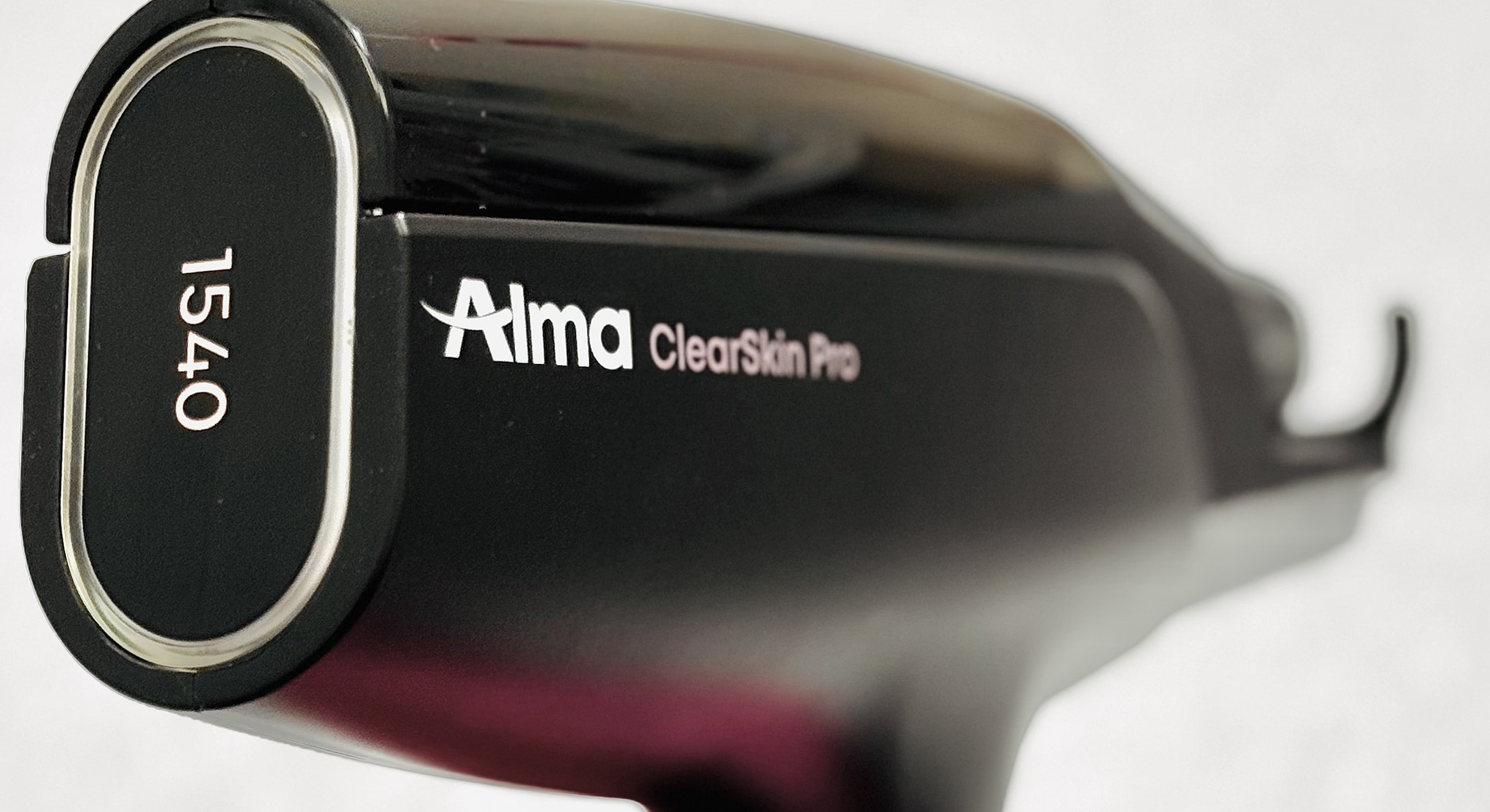 Alma ClearSkin Pro device close-up detail.